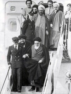 455px-Imam_Khomeini_in_Mehrabad